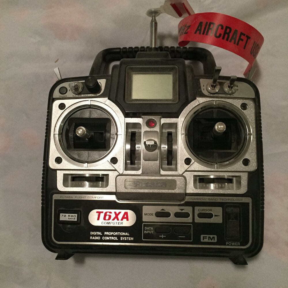 FUTABA T6XA TRANSMITTER- POWERS ON - UNTESTED - AS IS--FOR PARTS  Light comes on